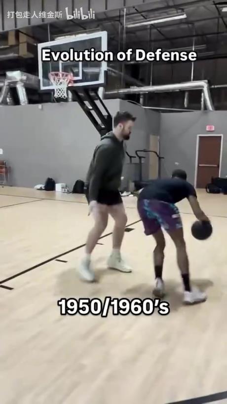 太真實(shí)了！外網(wǎng)網(wǎng)紅惡搞NBA不同時(shí)代的防守尺度變化！