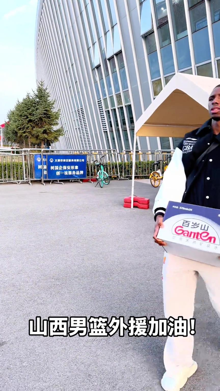 不是！你們山西外援合同還包括搬水的？