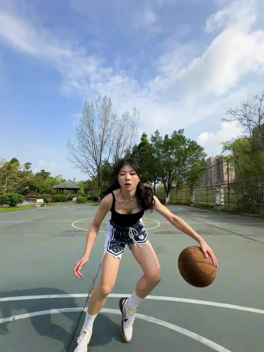 看著有點實力，敢背打我不？